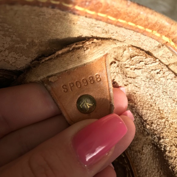 Lv authentic purse - Picture 4 of 7